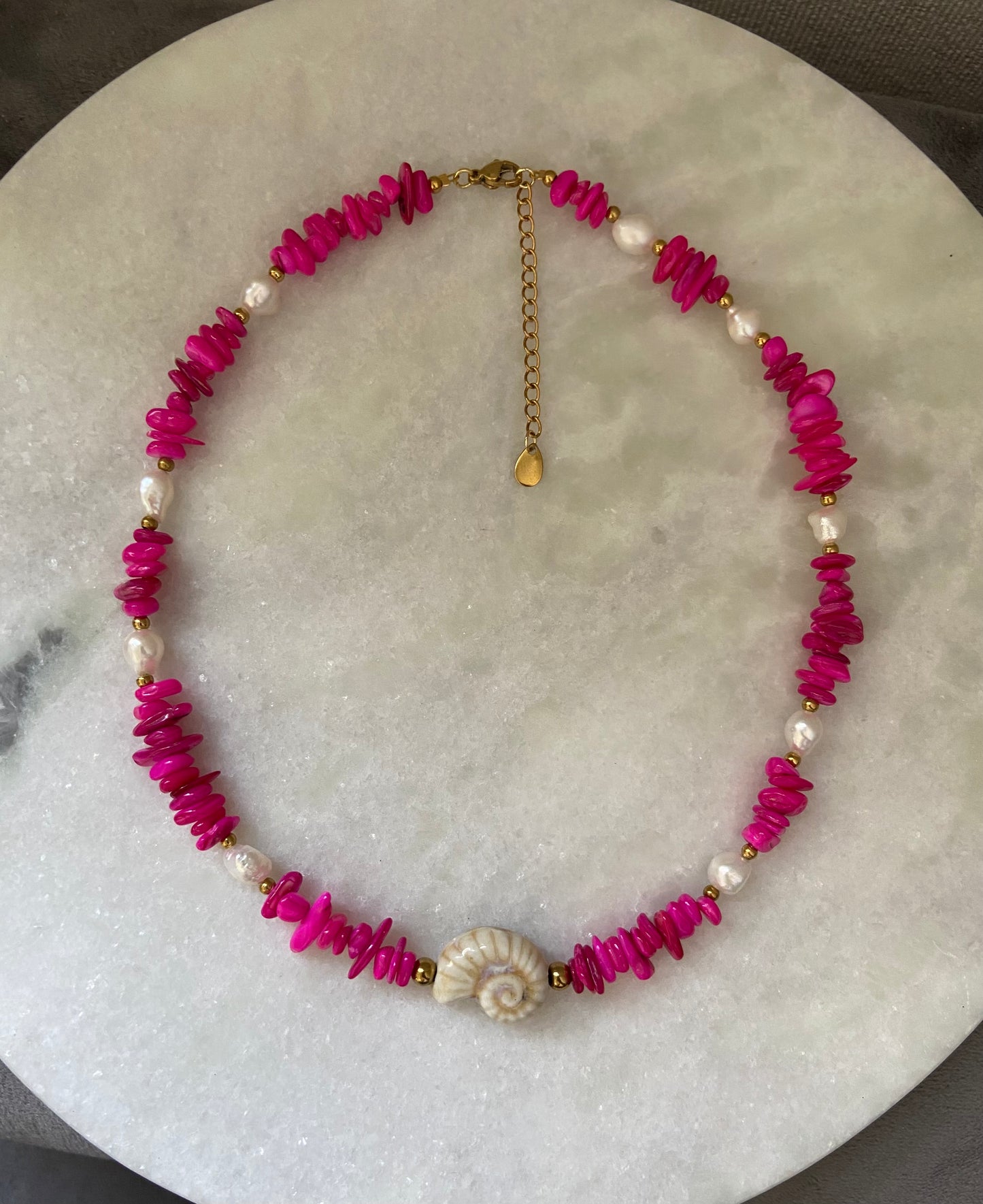 Pink Ocean – Schelpenketting met Zoetwaterparels