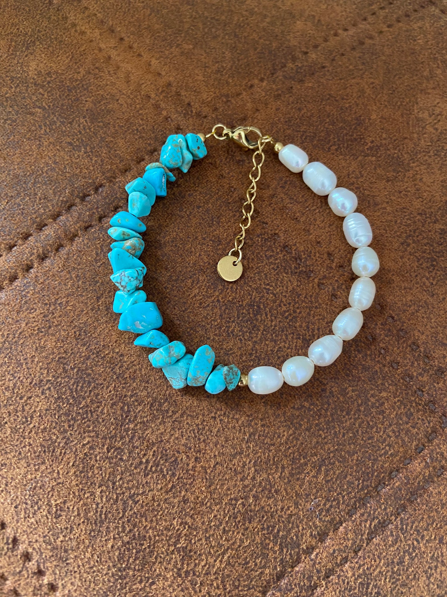 Ocean Pearl – Handgemaakte Armband met Turkoois en Zoetwaterparels