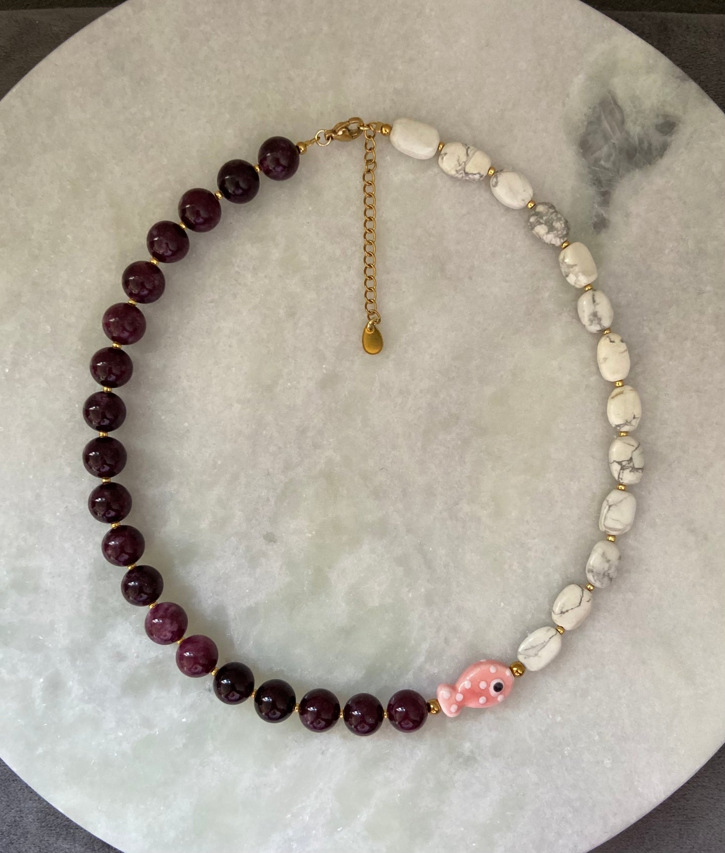 Bordeaux & Howliet Natuurstenen Ketting