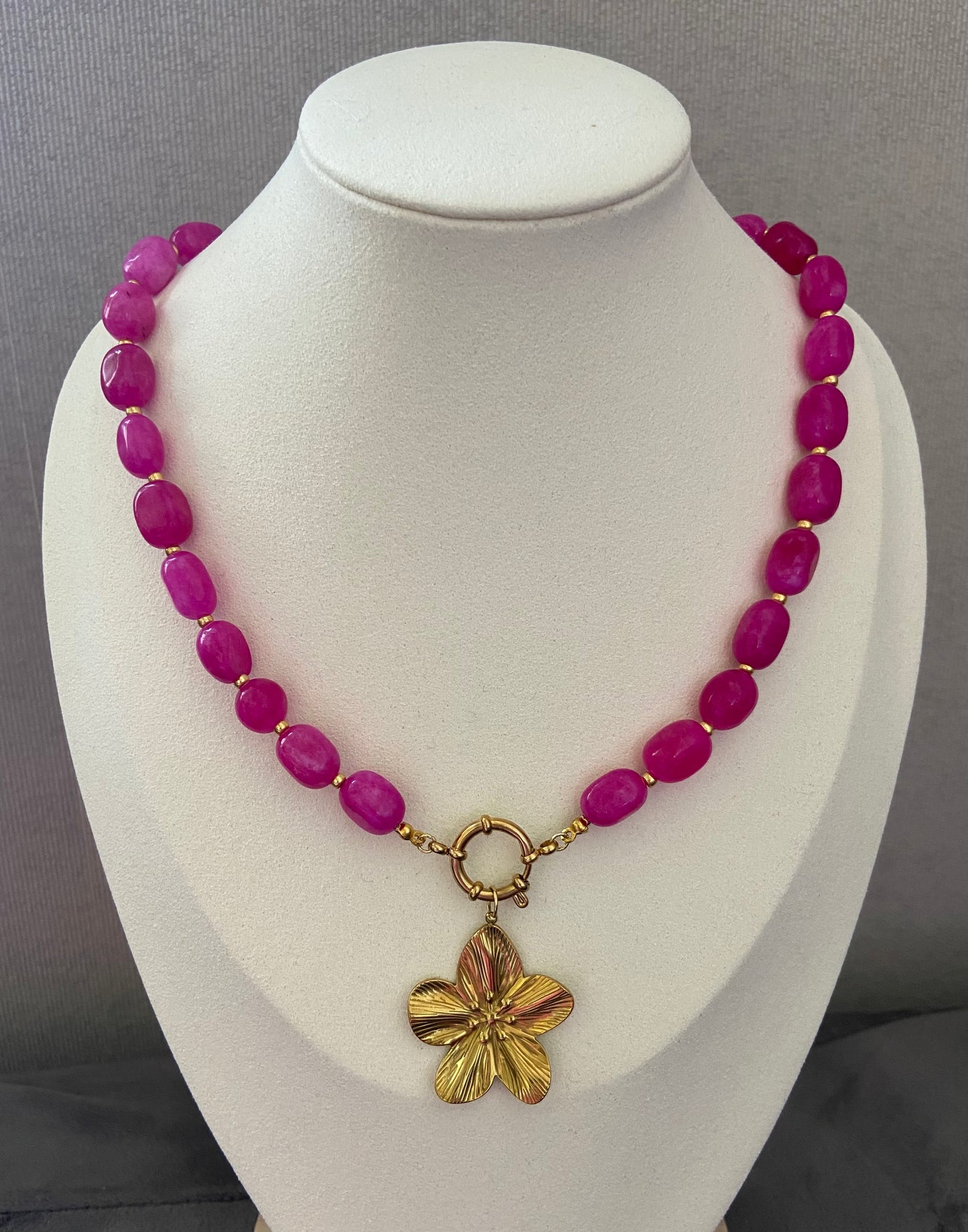 Roze Natuurstenen Kralenketting met Bloemhanger