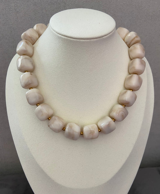 Pearl Beige Acryl Kralenketting