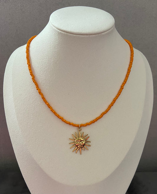 Sunny Glow – Miyuki Kralenketting met Zon Bedel
