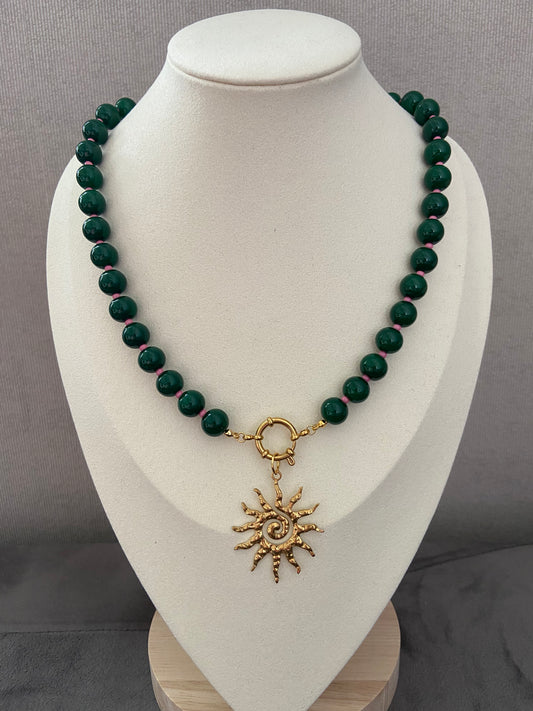 Forest Glow - Donkergroene Handgemaakte Glaskralenketting