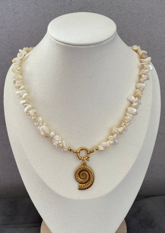 Ocean Pearl – Schelpketting met Zeebedel